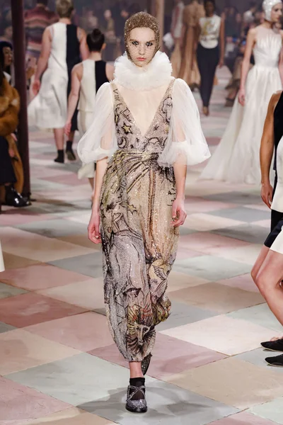 Look 17